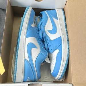 Jordan 1 Low UNC colorway barely worn.